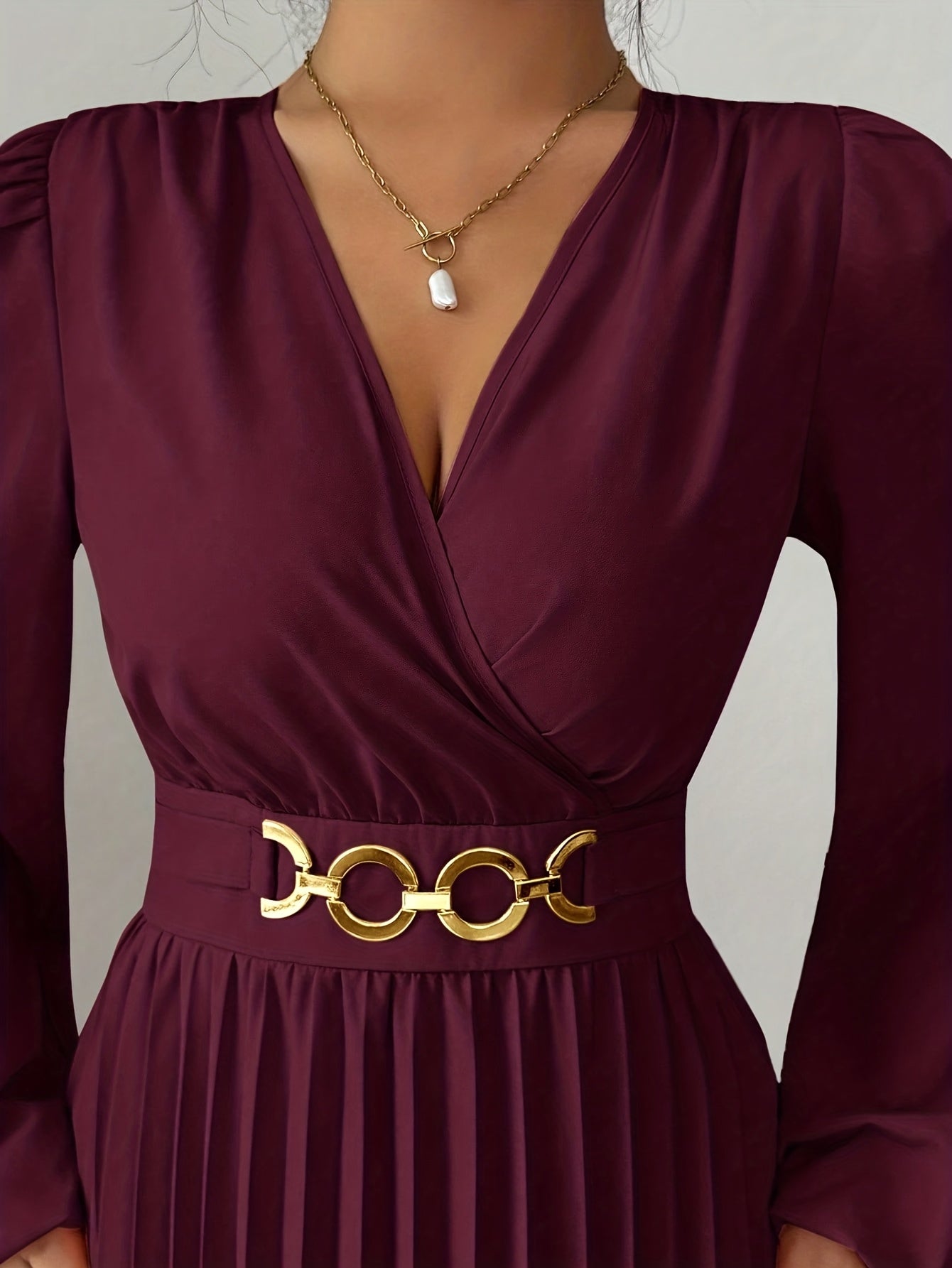 Women'S Elegant V-Neck Pleated Long-Sleeved Dress, Classic Metal Buckle And Hem Pleating Design, Suitable for Daily Fashion Commuting, Vacation Leisure, And Evening Party Dresses, Easy to Care for