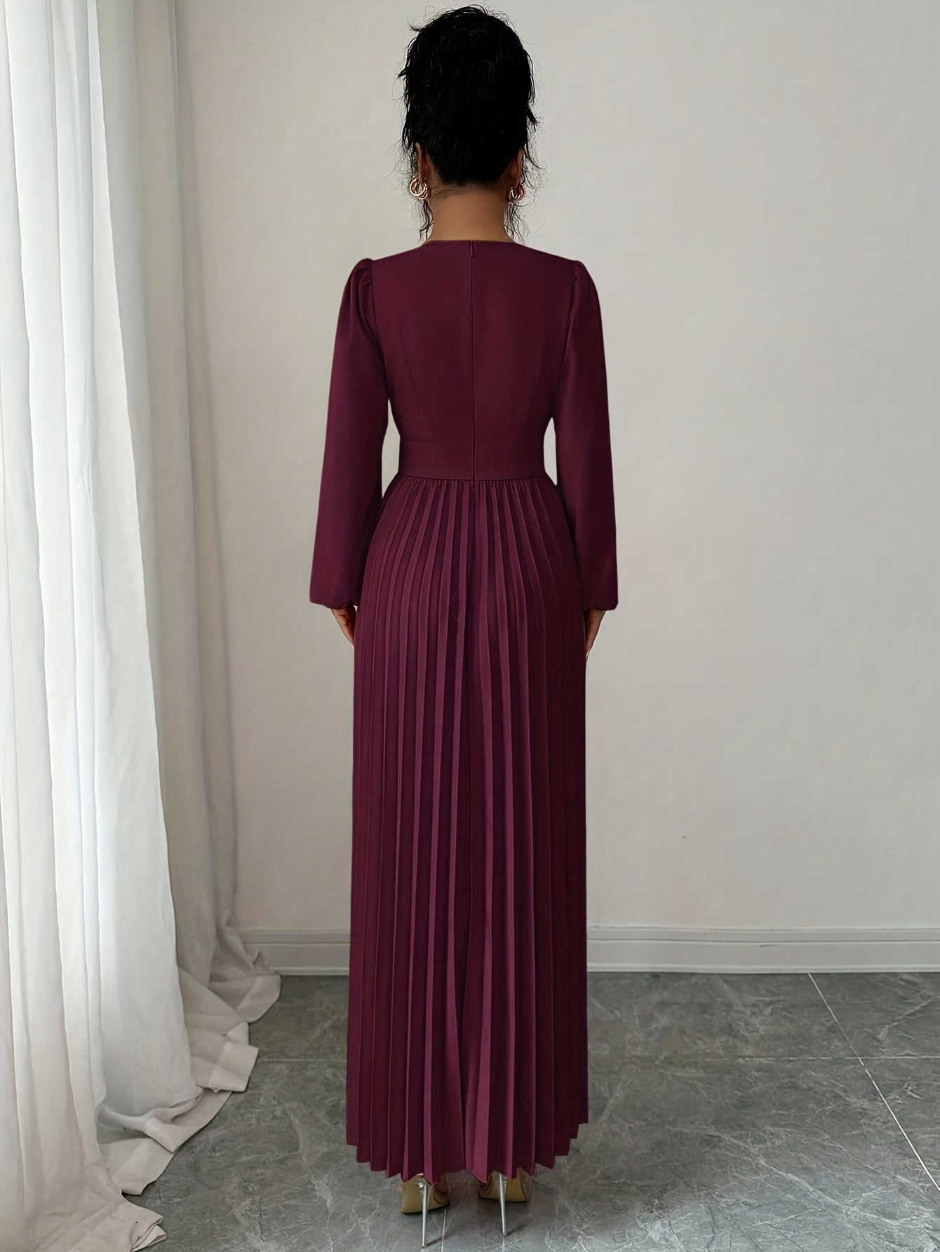 Women'S Elegant V-Neck Pleated Long-Sleeved Dress, Classic Metal Buckle And Hem Pleating Design, Suitable for Daily Fashion Commuting, Vacation Leisure, And Evening Party Dresses, Easy to Care for