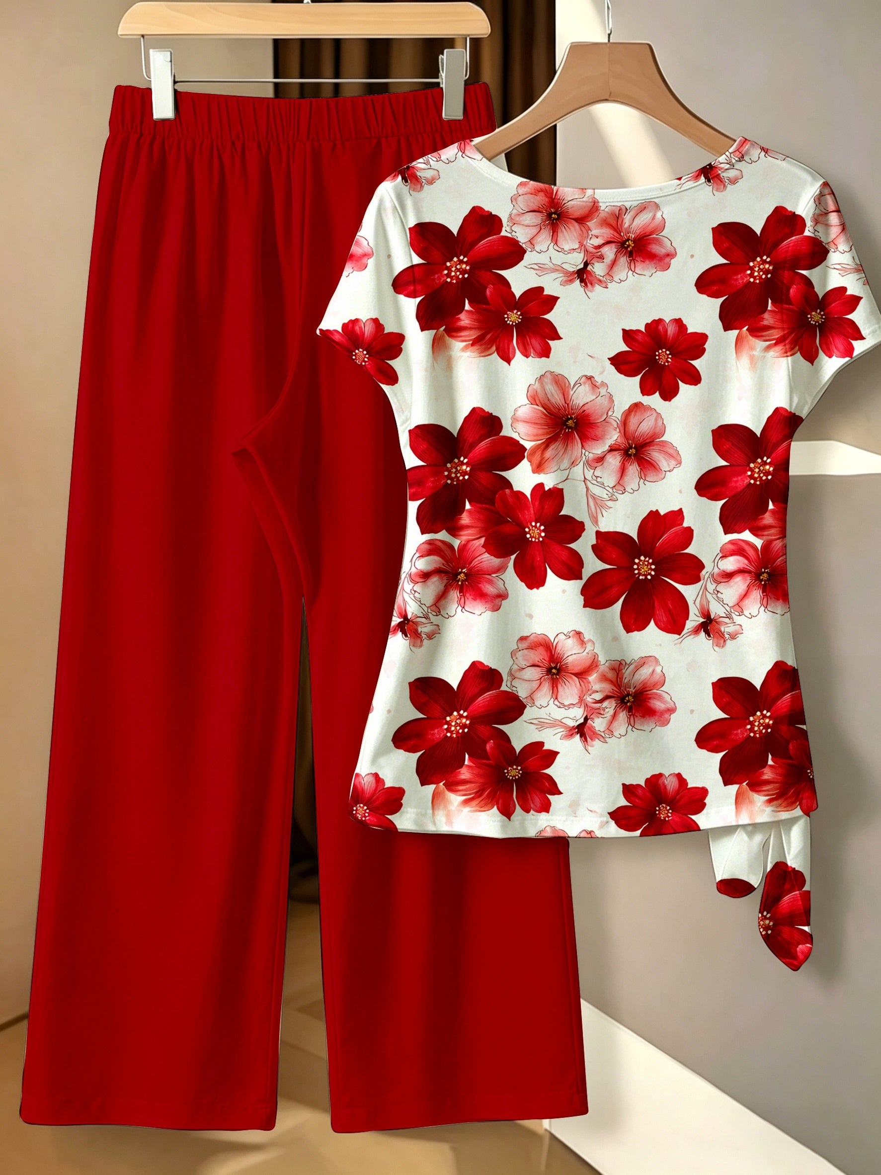 Full Printed Women's Red Floral Pattern Side Knot T-Shirt Suit, Watercolor Flower Art 2pcs Outfit Interesting Printed Design Suit for Casual Celebration Party Gathering Ideal Gift for Romantic Ladies Suitable for Casual Sports Wearing And Festival